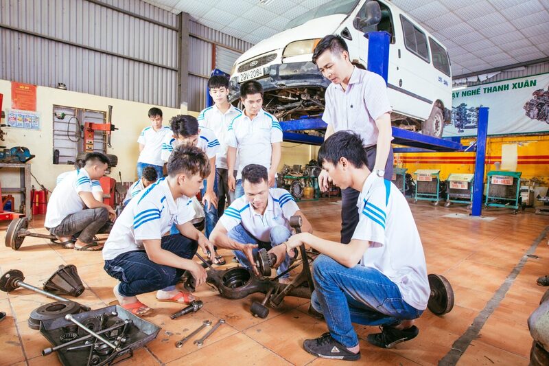 học nghề sửa chữa ô tô Hà Nội