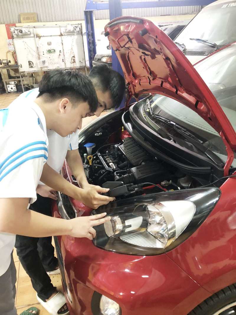 học nghề sửa chữa ô tô Hà Nội